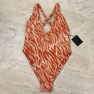 SKATIE Zoey One Piece Swimsuit Capri
Orange Cream Print women’s small sexy